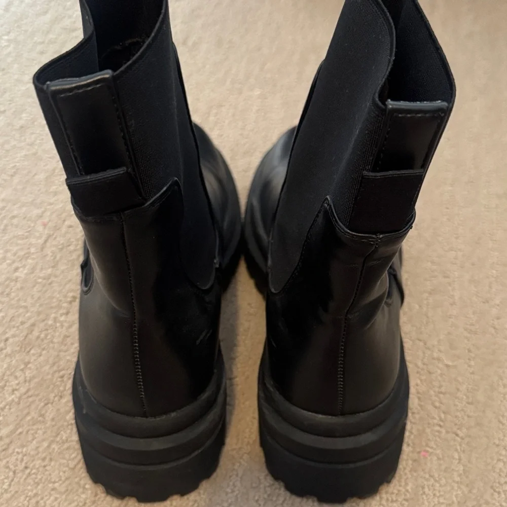 Black Leather Platform Boots. EU 40. Like New!